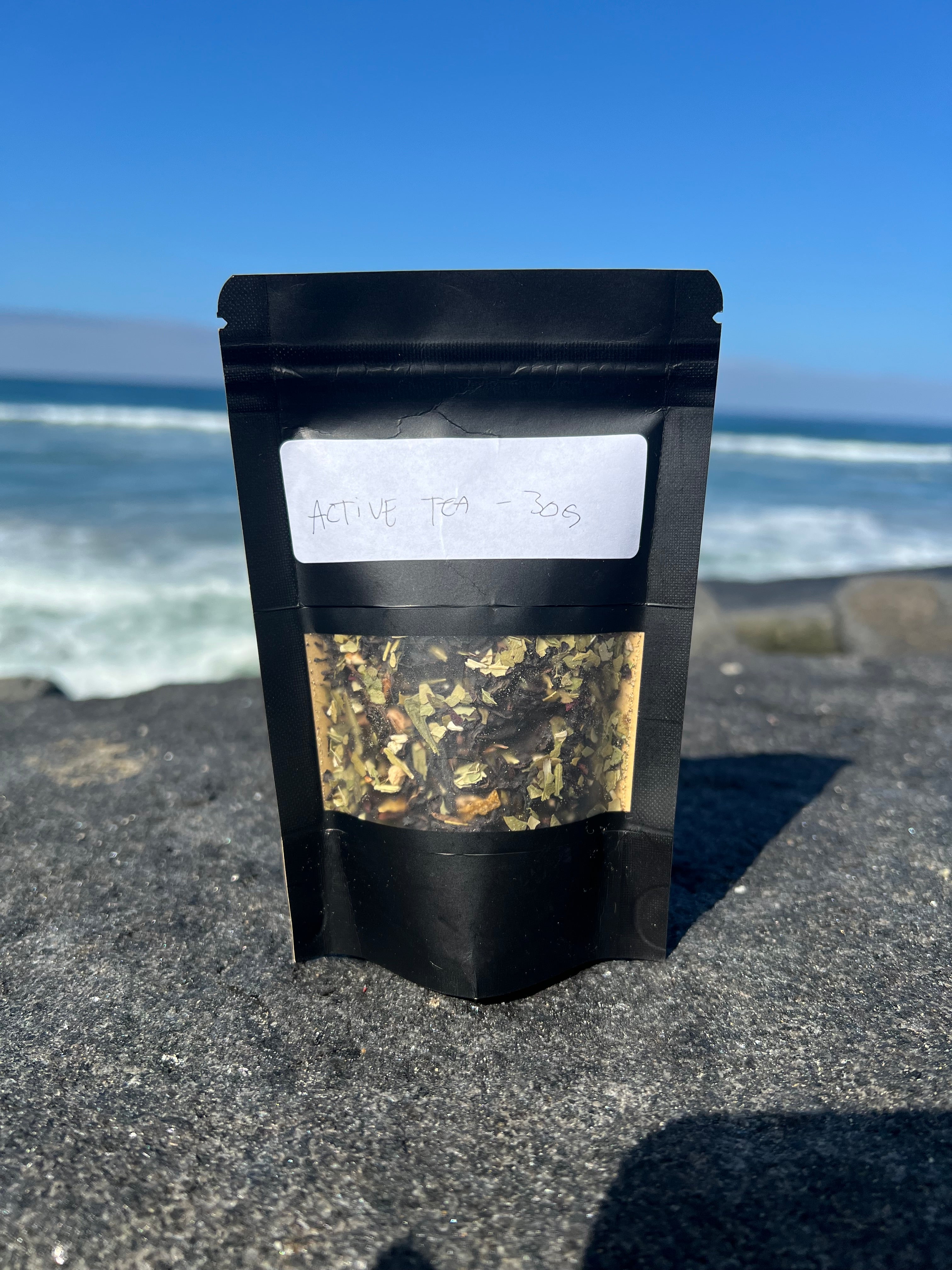 Onyx & Jade Tea Company Active Tea pouch, featuring a caffeinated hibiscus and ginger blend with oolong, yerba mate, green tea, orange, cinnamon, and turmeric.