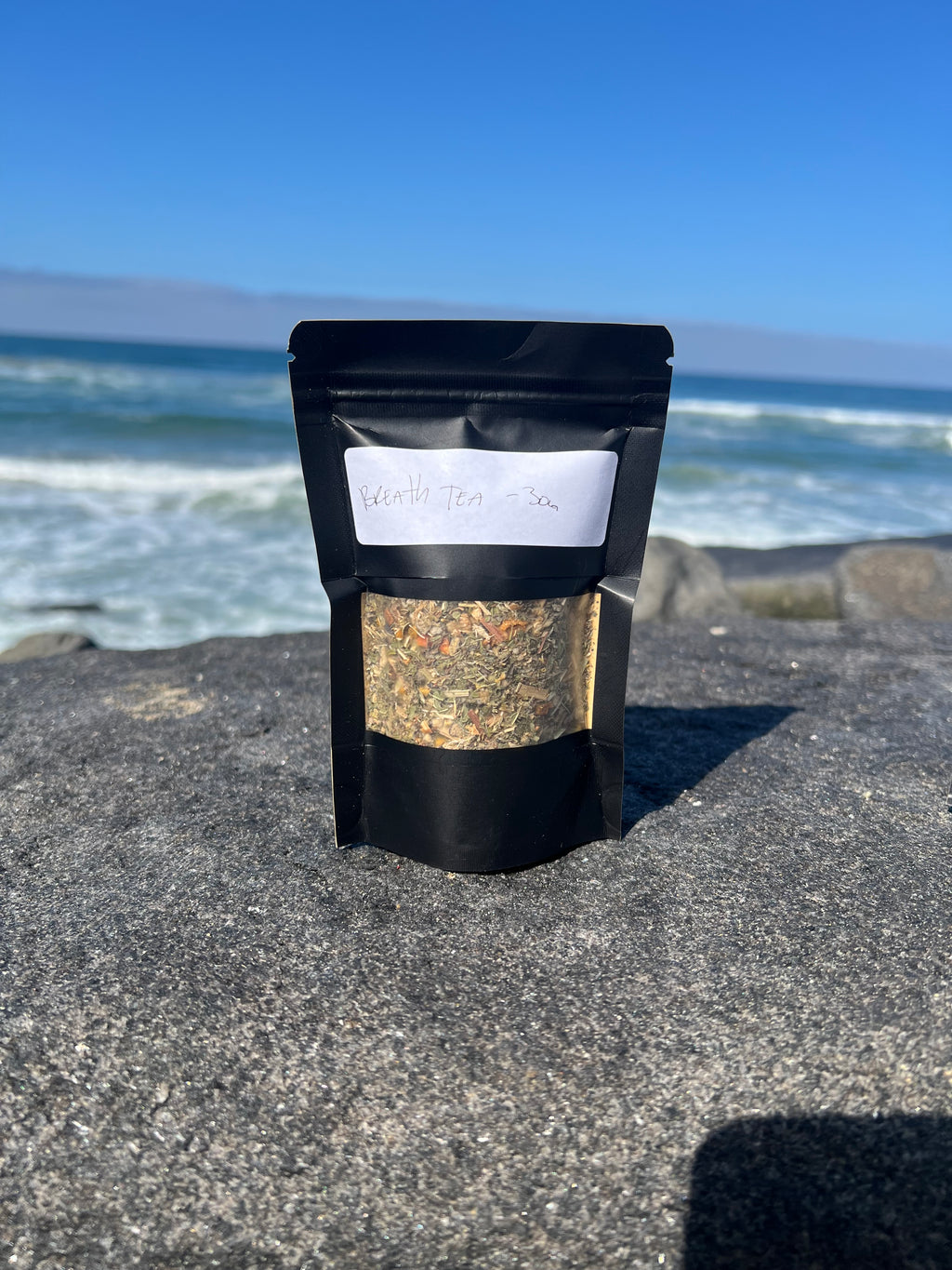 Onyx & Jade Tea Company Breath Tea pouch, featuring a caffeine free mint and citrus herbal blend with mullein, marshmallow root, ginger, spearmint, and thyme.