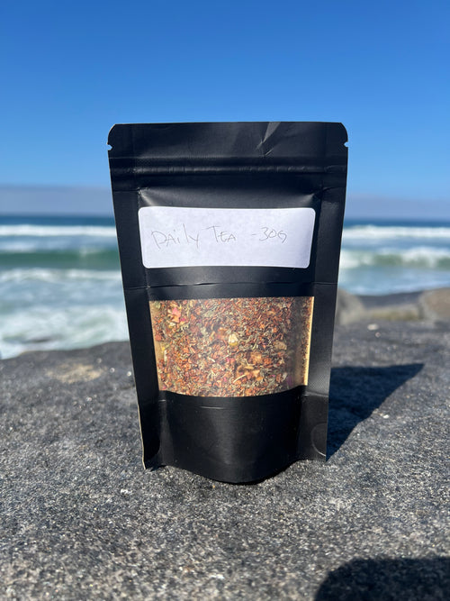 Onyx & Jade Tea Company Daily Tea pouch, featuring a caffeine free honeybush and rooibos loose leaf blend with citrus, spearmint, and lemon balm.