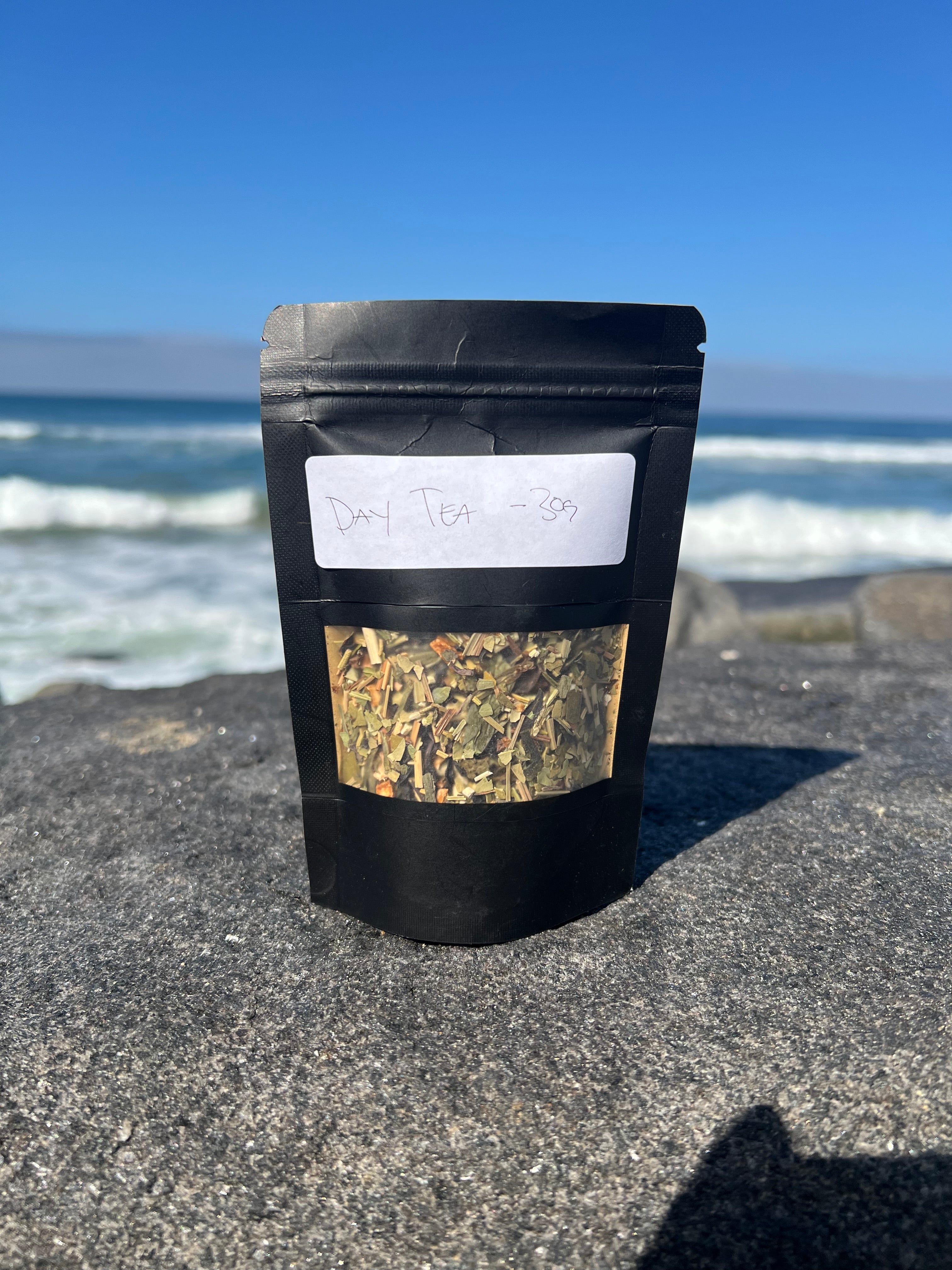 Onyx & Jade Tea Company Day Tea pouch, featuring a caffeinated loose leaf blend of Lung Ching green tea, oolong, yerba mate, citrus, ginger, and peppermint.